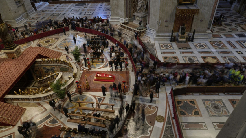 Vatikan&rsquo;dan Papa&rsquo;nın cenazesi i&ccedil;in stratejik d&uuml;zen: Trump ile Zelenskiy arasında mesafe kondu - Resim : 1