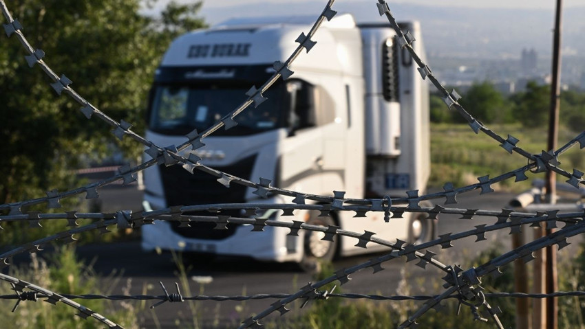 YKS soru kitapçıkları yola çıktı! Araçlar yakın takipte: Zaman ayarlı kilit ile korunuyor - Resim : 2
