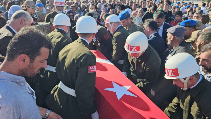 12 asker için son görev: Türkiye şehitlerini uğurluyor! - Resim : 18
