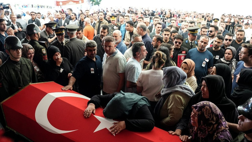 12 asker için son görev: Türkiye şehitlerini uğurluyor! - Resim : 22