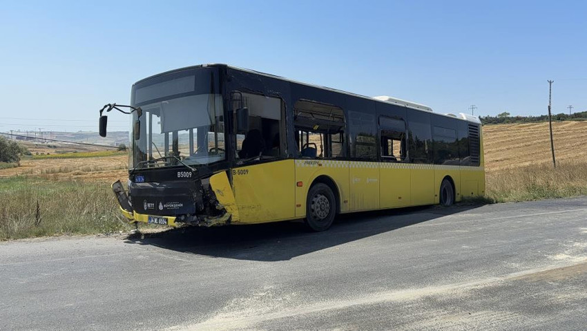 Arnavutköy'de İETT otobüsü ve otomobil çarpıştı: Sürücü hayatını kaybetti - Resim : 1