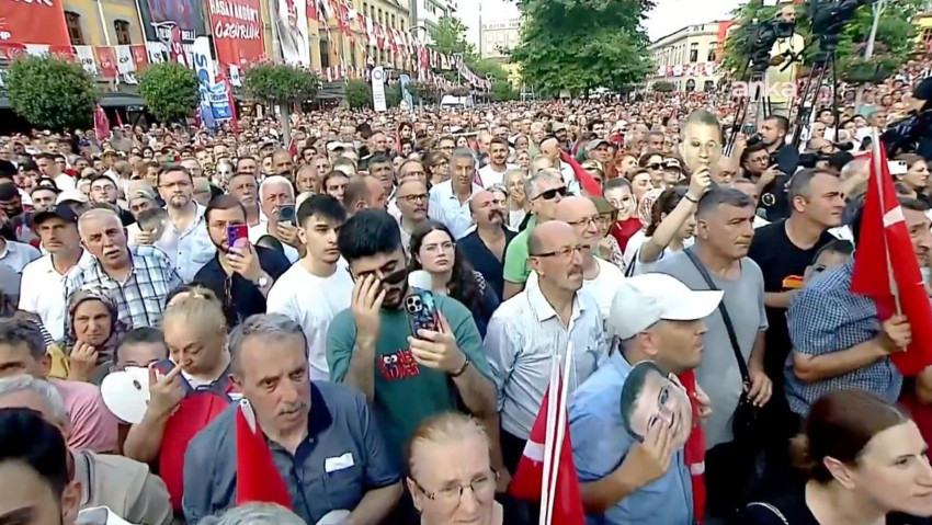 Özgür Özel: Pazartesi kabine değişecek güya Mehmet Şimşek gidecekmiş… - Resim : 1