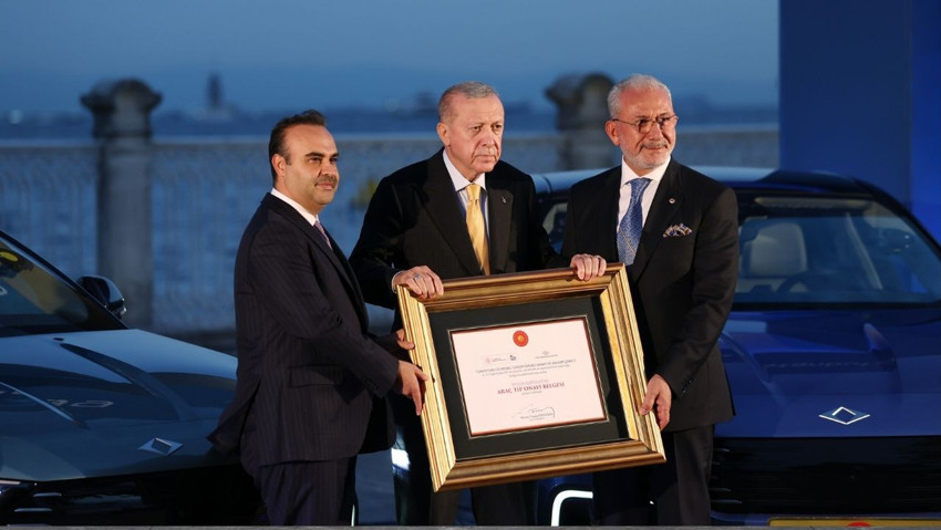 Yeni TOGG TF10 Cumhurbaşkanı Erdoğan’a teslim edildi! İlk deneme sürüşü yapıldı - Resim : 2