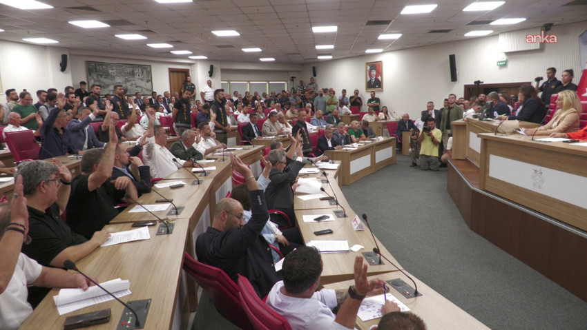 Aydın'da gergin meclis: AK Parti'ye geçen Çerçioğlu'ndan CHP’li üyelerin önerge ve söz taleplerine ret - Resim : 1