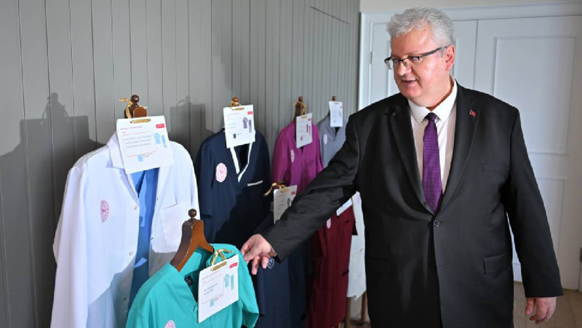 Sağlık çalışanlarının kıyafetlerinde yeni dönem: 1 Ocak 2026'dan itibaren geçerli olacak - Resim : 2