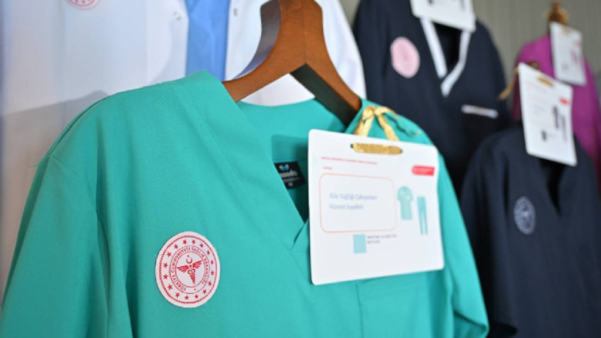 Sağlık çalışanlarının kıyafetlerinde yeni dönem: 1 Ocak 2026'dan itibaren geçerli olacak - Resim : 1