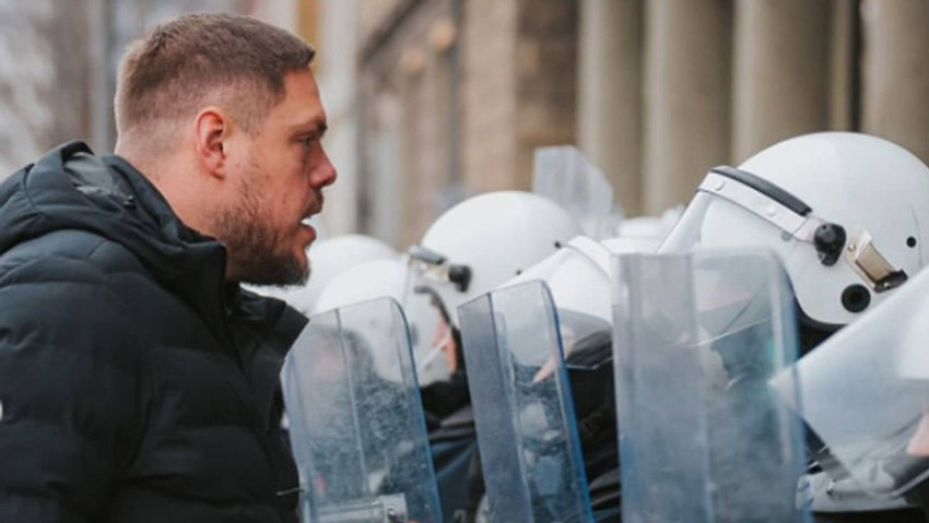 Türkiye'de de forma giyen eski basketbolcu Stimac siyasi eylemleri nedeniyle Sırbistan'da tutuklandı - Resim : 1