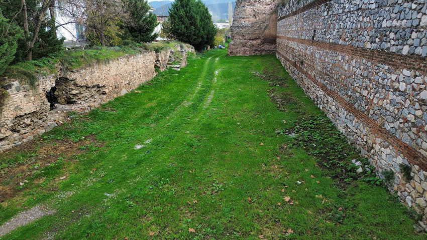 Papa ziyaret etti, sit alanındaki arsalar değerlendi - Resim : 1