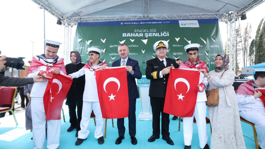 Büyükşehir’ den özel gençlere anlamlı uğurlama - Resim : 1