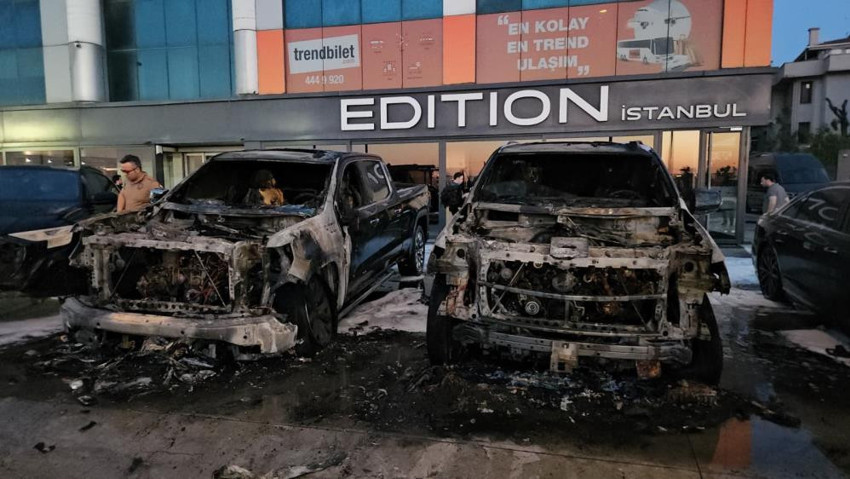 Bakırk&ouml;y'de 50 milyon TL'lik 4 otomobil k&uuml;l oldu (Video) - Resim : 6