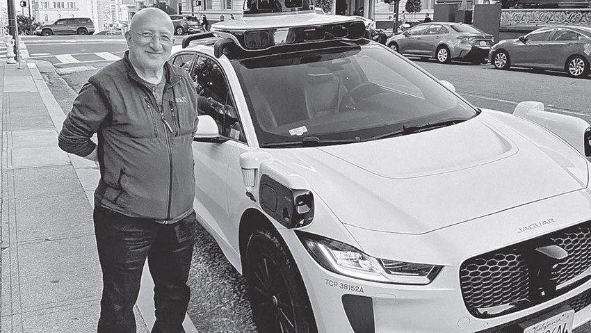 Sürücüsüz taksi Waymo sağa çekti, arka koltukta oturanlara kemer bağlattı - Resim : 1