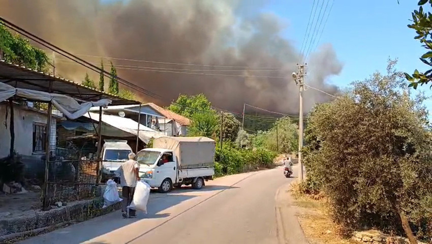 Antalya Kumluca'da orman yangını: Yerleşim yerlerini tehdit ediyor, Kemer yolu kapandı, evler tahliye ediliyor - Resim : 10