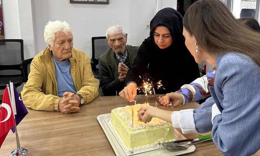 GEBZESİAD’dan huzurevine moral dolu ziyaret - Resim : 2