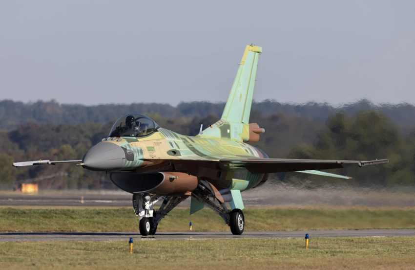 Bulgaristan’ın F-16 Block 70 savaş uçağı ilk uçuşunu gerçekleştirdi - Resim : 1