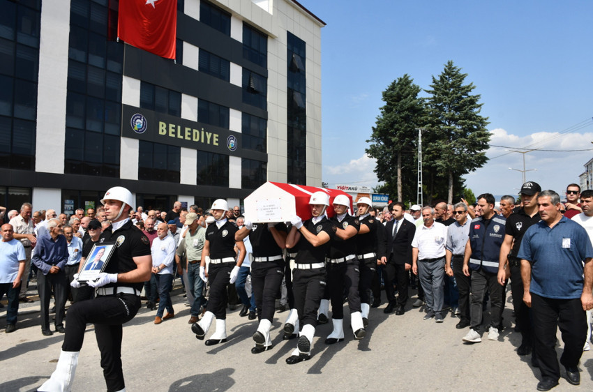 CHP'li eski milletvekili Suat Binici son yolculuğuna uğurlandı - Resim : 1
