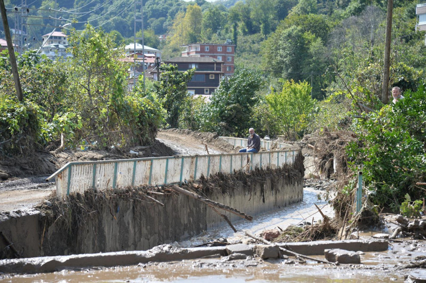 Trabzon Büyükşehir Belediye Başkanı Genç, sel bölgesindeki son durumu açıkladı - Resim : 1