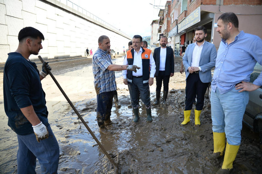 Trabzon Büyükşehir Belediye Başkanı Genç, sel bölgesindeki son durumu açıkladı - Resim : 3