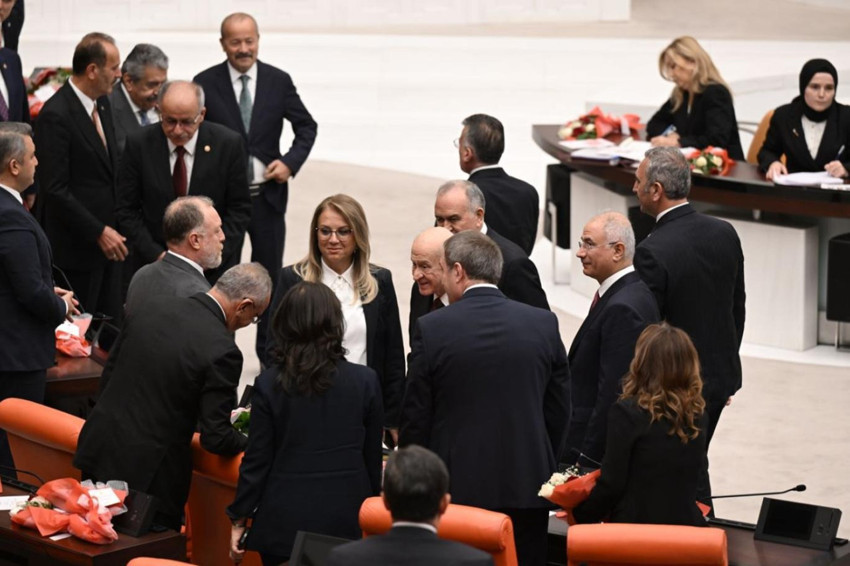 Bahçeli'den 'tokalaşma' açıklaması: Yeni bir döneme giriyoruz - Resim : 2