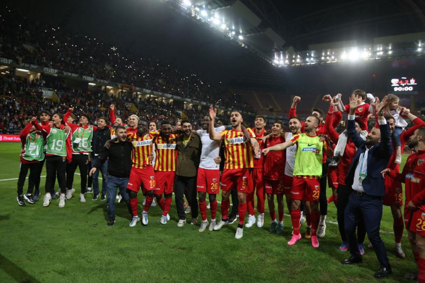Kupada ilk finalist Kayserispor: 4-2 - Resim : 1