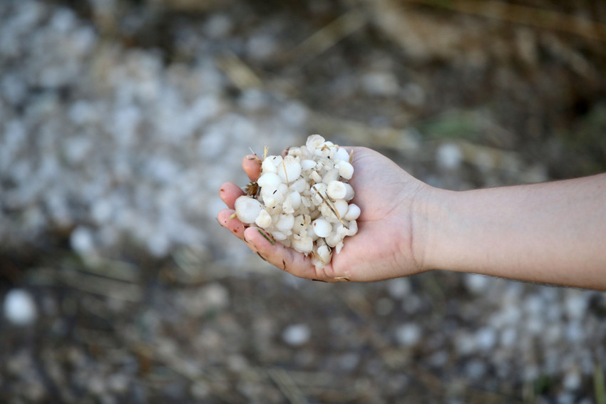 Kırklareli'nde dolu evlerin izolasyonlarını söktü - Resim : 1