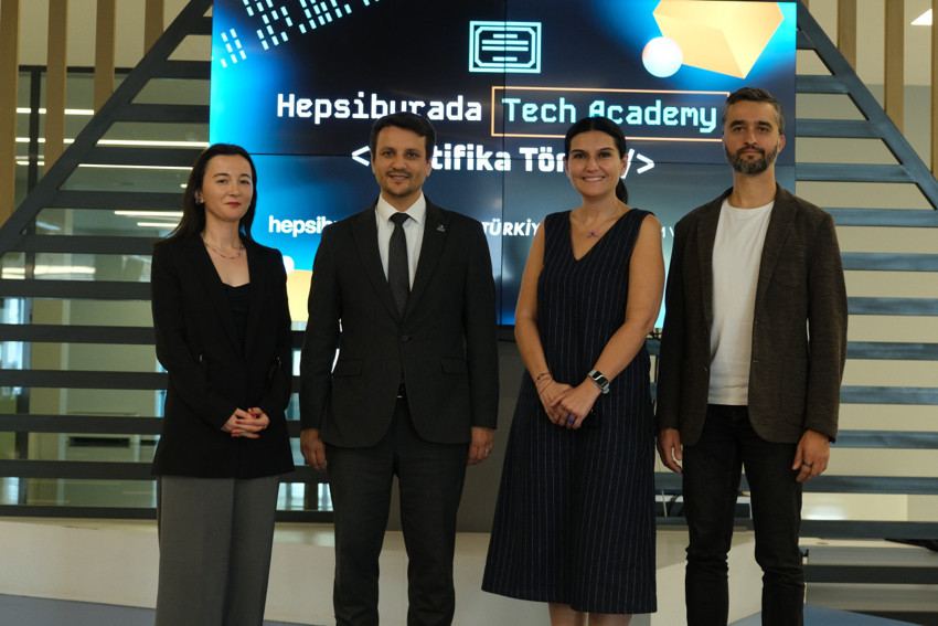 Geleceğin teknoloji liderlerine Hepsiburada ve 42 Türkiye işbirliğiyle staj imkanı - Resim : 1