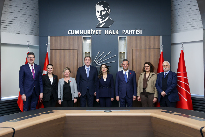 DEM Parti'den CHP'ye ziyaret | Özel: "Kürt sorununu inkar etmeyen demokratikleşme paketi üzerinde çalışıyoruz" - Resim : 2