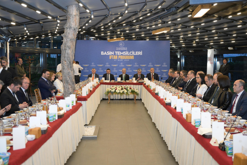 Ulaştırma ve Altyapı Bakanı Uraloğlu: Şam-İstanbul seferleriyle Suriye'yi b&uuml;t&uuml;n d&uuml;nyaya bağladık - Resim : 1