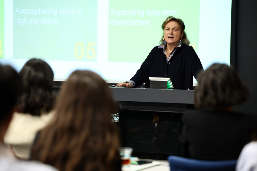 Güler Sabancı’dan Sabancı Üniversitesi öğrencilerine: Önemli olan etki yaratmak, faydalı olmak ve katkı sağlamaktır - Resim : 1