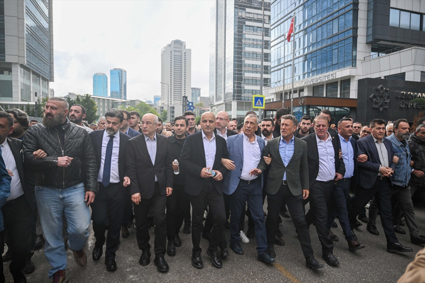 CHP Genel Merkezi’nde "tahliye" gerginliği | Özgür Özel: Buradan çıkmayacağız - Resim : 3