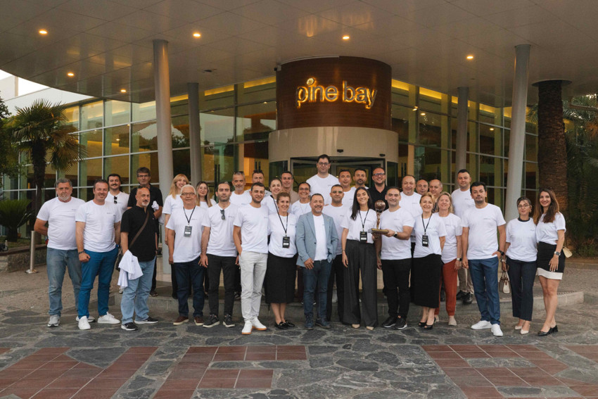 Pine Bay, Türkiye konaklama sektörünün ilk EFQM 5 Yıldız Yetkinlik Belgesi’ni aldı - Resim : 1
