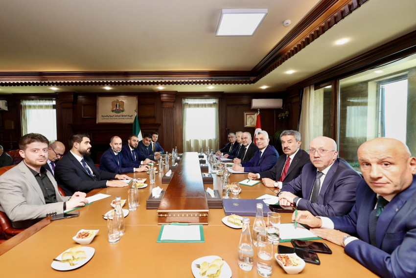 Bakan Bolat: Türkiye- Suriye gümrük kapılarında 24 saat geçiş serbestleşecek - Resim : 1