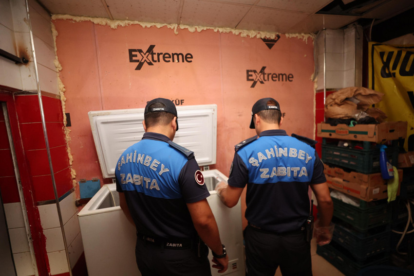 Kıyma makinesinde gizli düzenek bulundu! Bozuk etleri çeken kasap mühürlendi - Resim : 2