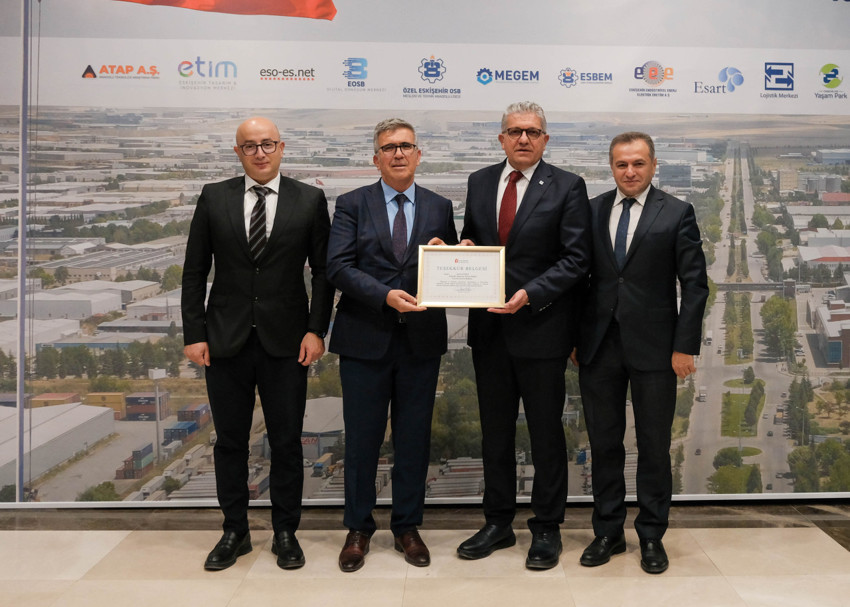 Küpeli "üretim ve yatırım ortamını sürekli geliştirmeye çalışıyoruz" - Resim : 1