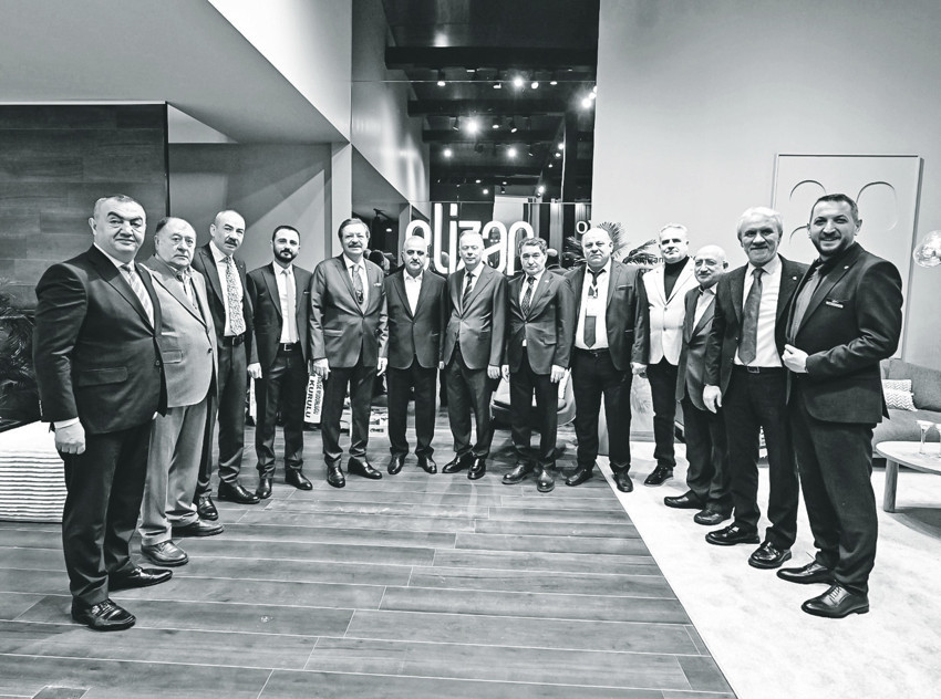 Oteli incelemeye geldi çakmağı perdeye tuttu - Resim : 1