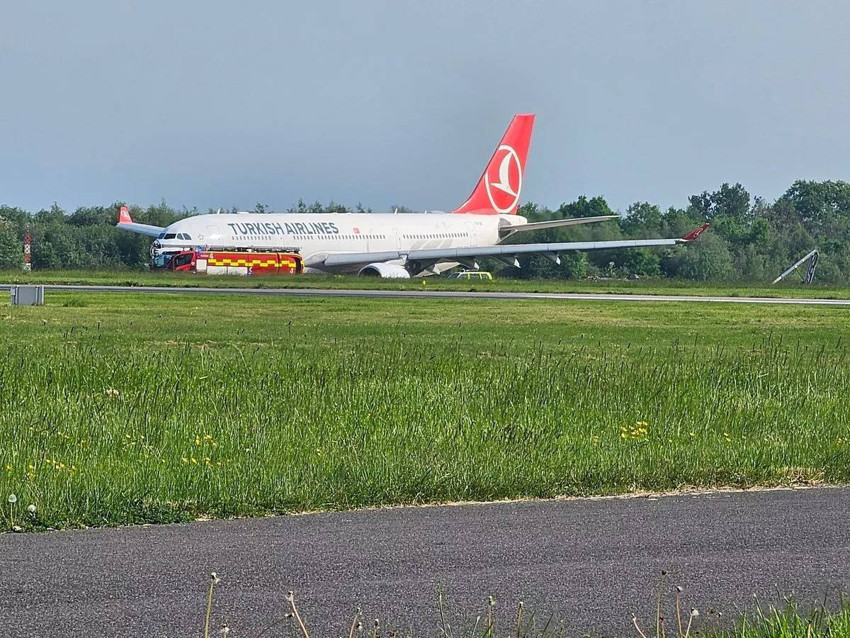 Pilot dumanı fark etti, THY uçağı Manchester’a acil iniş yaptı - Resim : 2