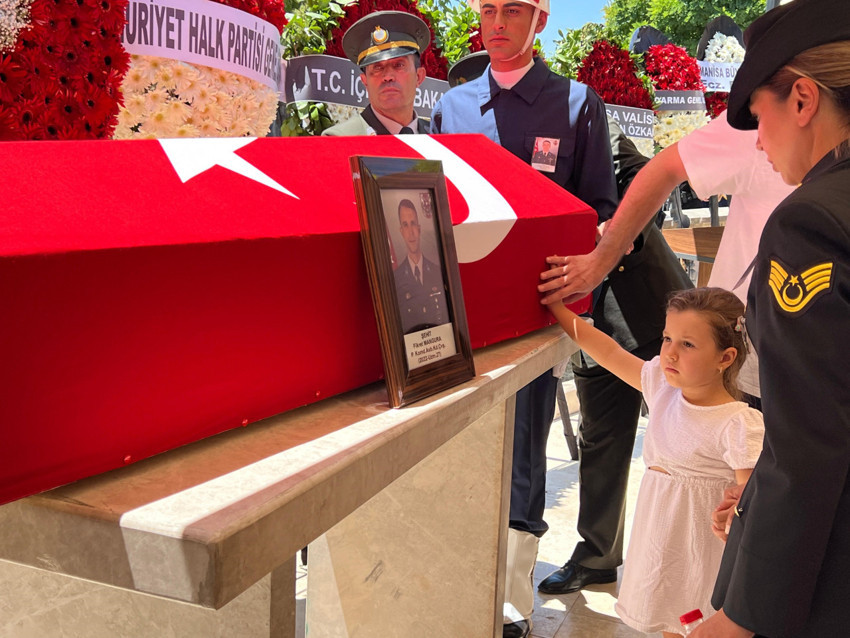 12 asker için son görev: Türkiye şehitlerini uğurluyor! - Resim : 3