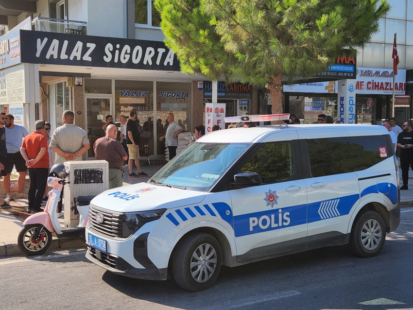 CHP Urla ilçe başkan adayının iş yeri yanlışlıkla kurşunlandı - Resim : 1
