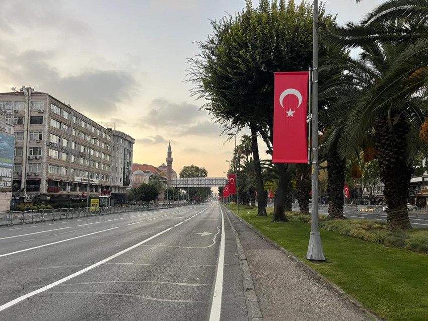 İstanbul’da 30 Ağustos Zafer Bayramı kutlamaları nedeniyle Vatan Caddesi trafiğe kapatıldı - Resim : 3