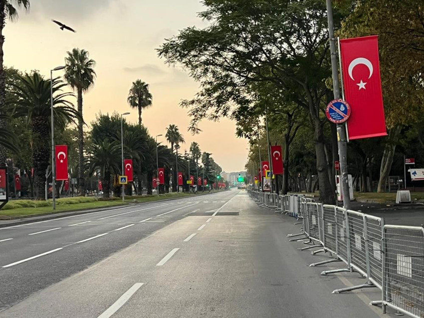 İstanbul’da 30 Ağustos Zafer Bayramı kutlamaları nedeniyle Vatan Caddesi trafiğe kapatıldı - Resim : 4
