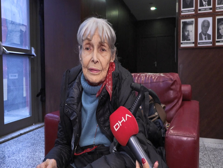 Arif Erkin Güzelbeyoğlu'na veda: Usta oyuncu için Muhsin Ertuğrul Sahnesi'nde tören düzenlendi - Resim : 2