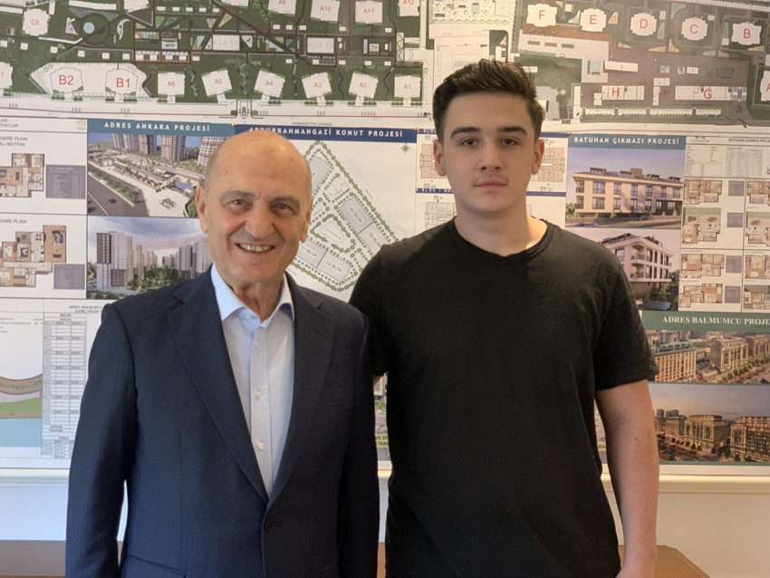 Ankara'ya 3 bin 100 konut yapıyor süt ürünleriyle sanayici oluyor - Resim : 1