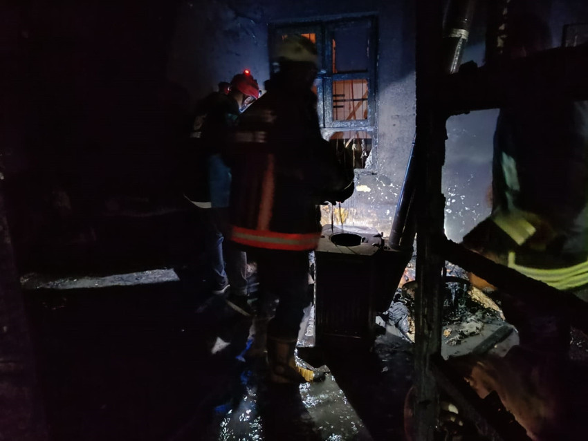 Gaz sıkışması sonucu evde patlama: 3 ölü, 4 yaralı - Resim : 1