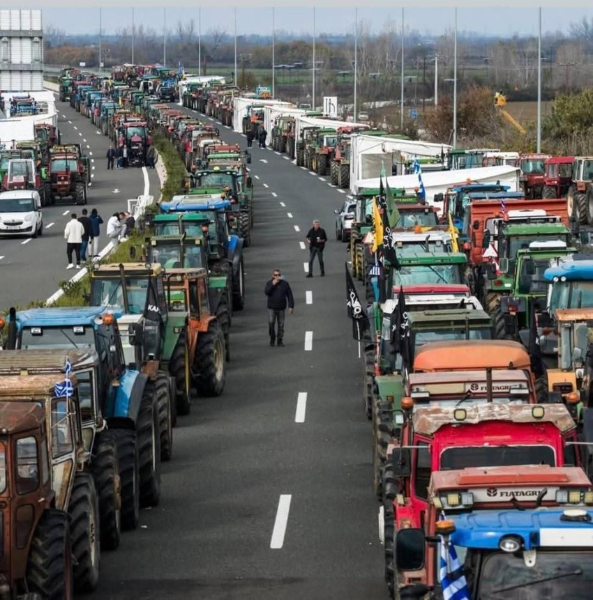 Yunanistan'da çiftçiler yol kapattı, polisle gerilim arttı - Resim : 5