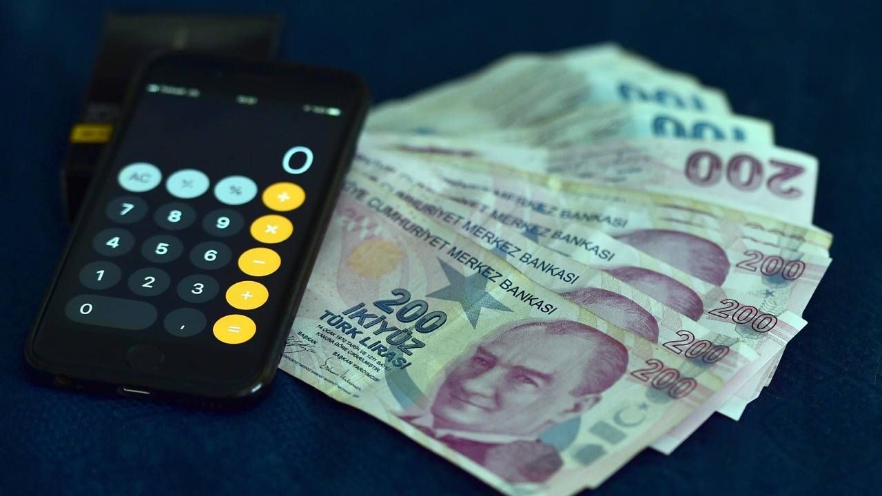 Emekliye ek zam ödemesinde son gelişme: Emekli maaş farklarının hesaplara yatacağı tarih netleşti - Sayfa 1