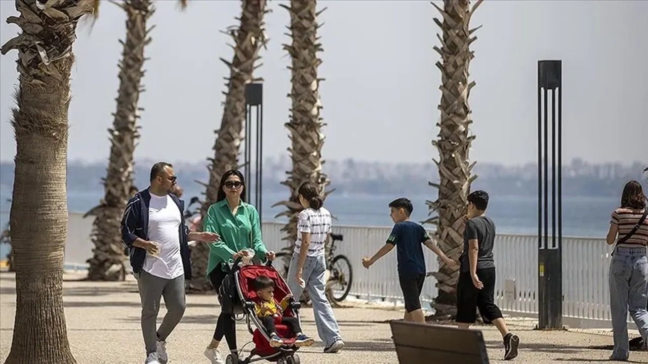 Meteorolojiden son rapor: Sıcaklıklar mevsim normallerinin 4 ila 10 derece üzerinde seyredecek - Sayfa 3