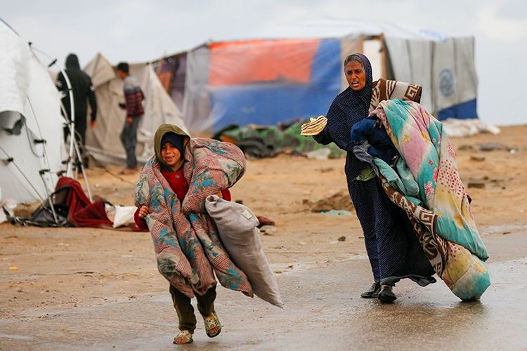 Çadırlarda yaşamaya mahkum edilen Filistinliler, soğuk hava ve fırtına ile mücadele ediyor - Sayfa 2