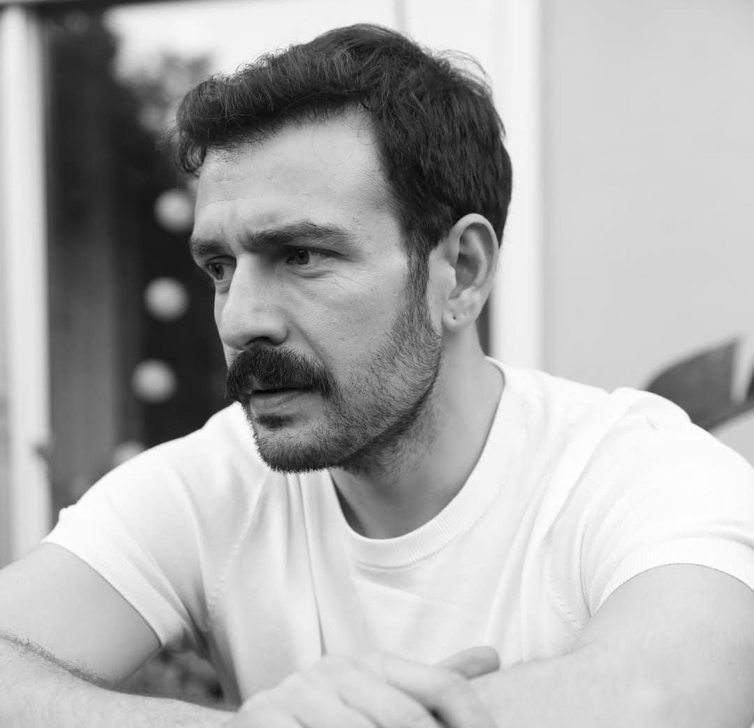 Rüzgarlı Pazar dizisine Özgür Cem Tuğluk dahil oldu! Özgür Cem Tuğluk kimdir? - Sayfa 1