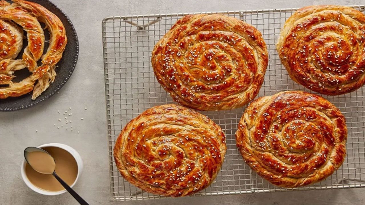 Tahinli çörek tutkunlarına müjde! İşte püf noktalarıyla, evde yapabileceğiniz o muhteşem tarif!
