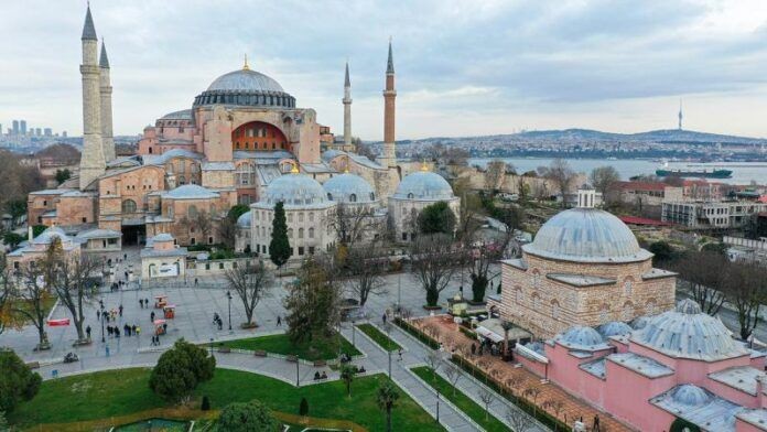 Ayasofya depreme dayanır mı? Bilim Kurulu Üyeleri riski açıkladı: 6 üzeri şiddetindeki depremde... - Sayfa 1