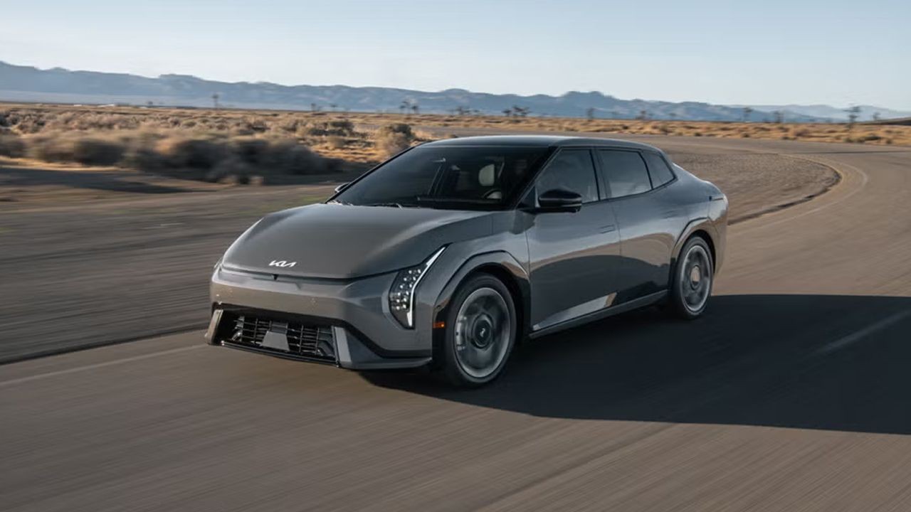 Yüzde 10'dan 80'e 30 dakikada şarj: Kia'dan Tesla'ya rakip elektrikli otomobil; EV4 görücüye çıktı - Sayfa 2